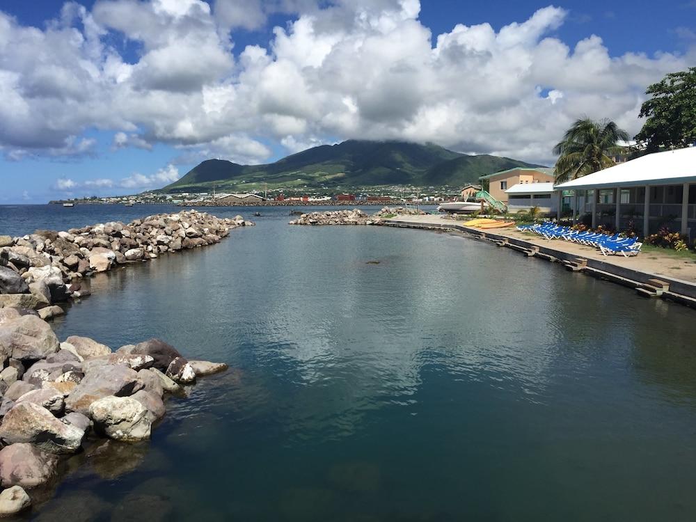 Bird Rock Beach Hotel Basseterre Exterior photo