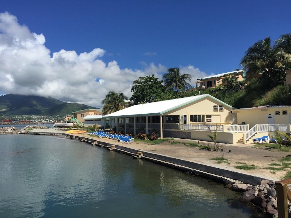 Bird Rock Beach Hotel Basseterre Exterior photo